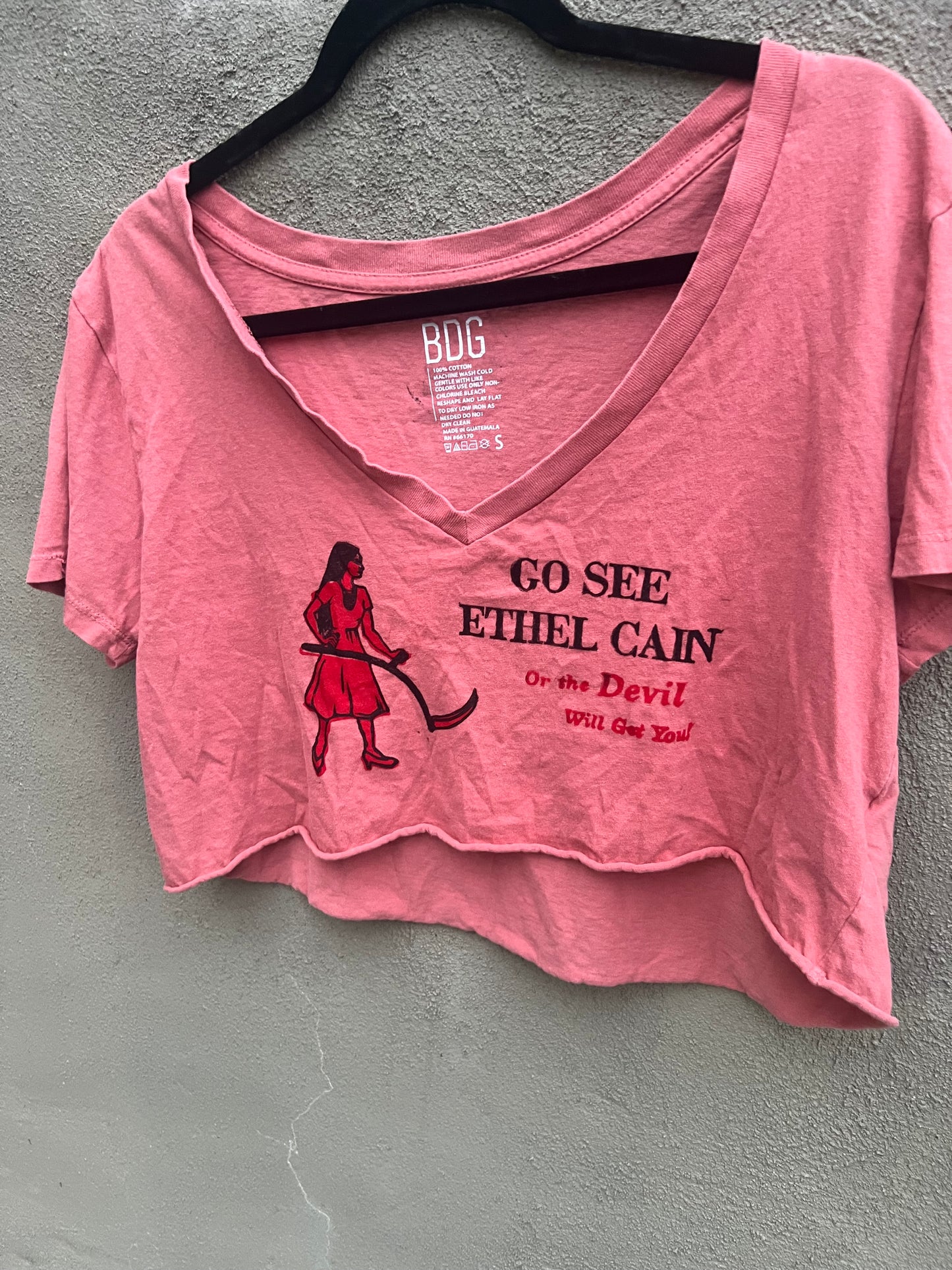 Go See Ethel Cain or the Devil Will Get You - Faded Red Crop Top