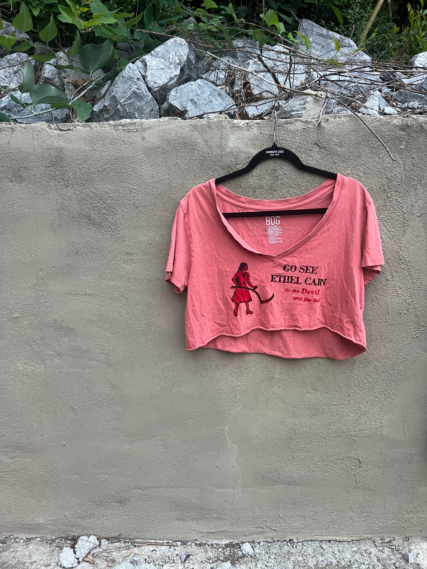 Go See Ethel Cain or the Devil Will Get You - Faded Red Crop Top