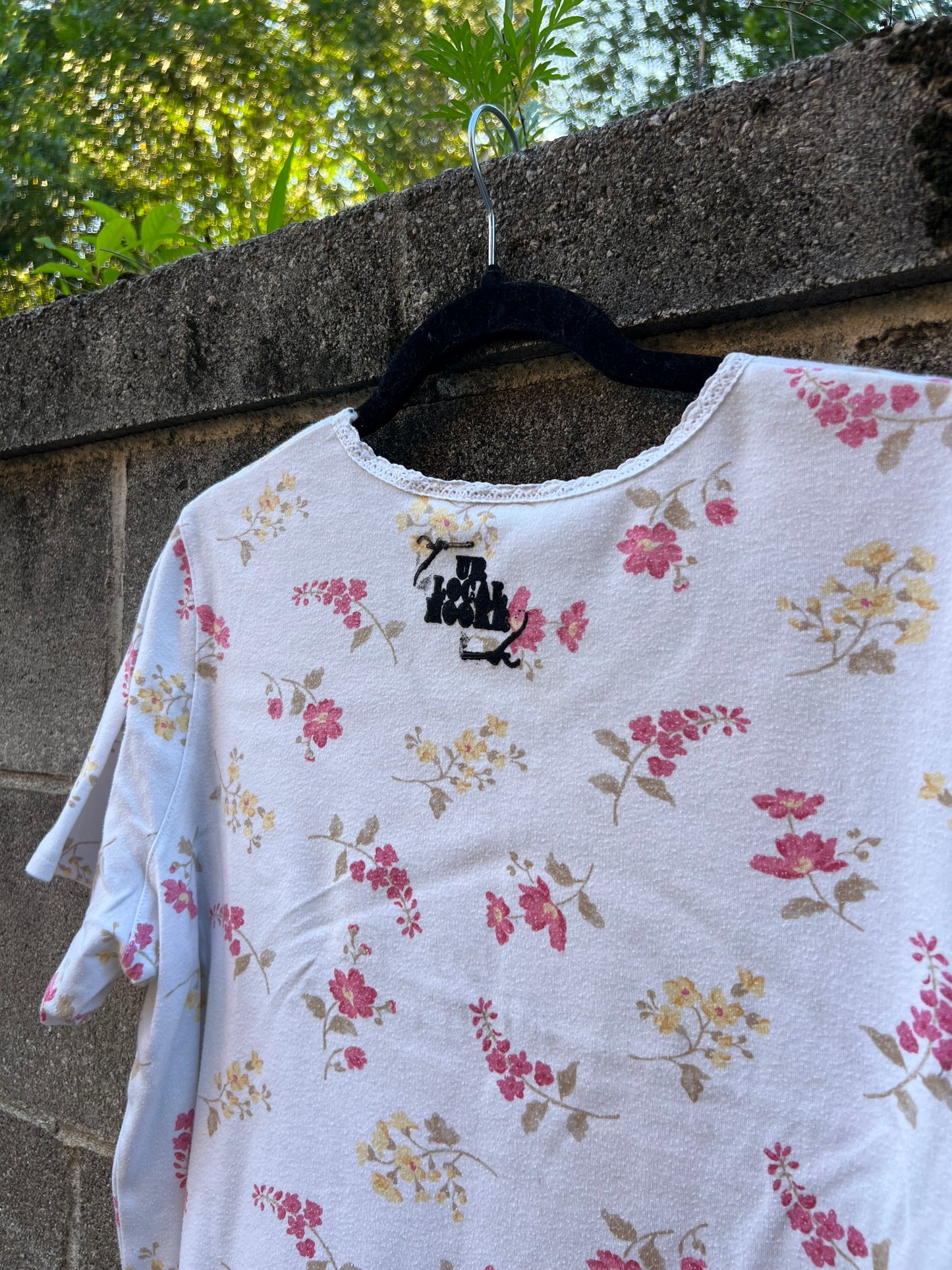 Go See Ethel Cain or the Devil Will Get You - Vintage Floral V-neck Shirt